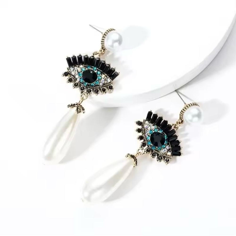 NWOT Schiaparelli inspired Chic Eye Earrings with Pearl Drop • Statement Jewelry